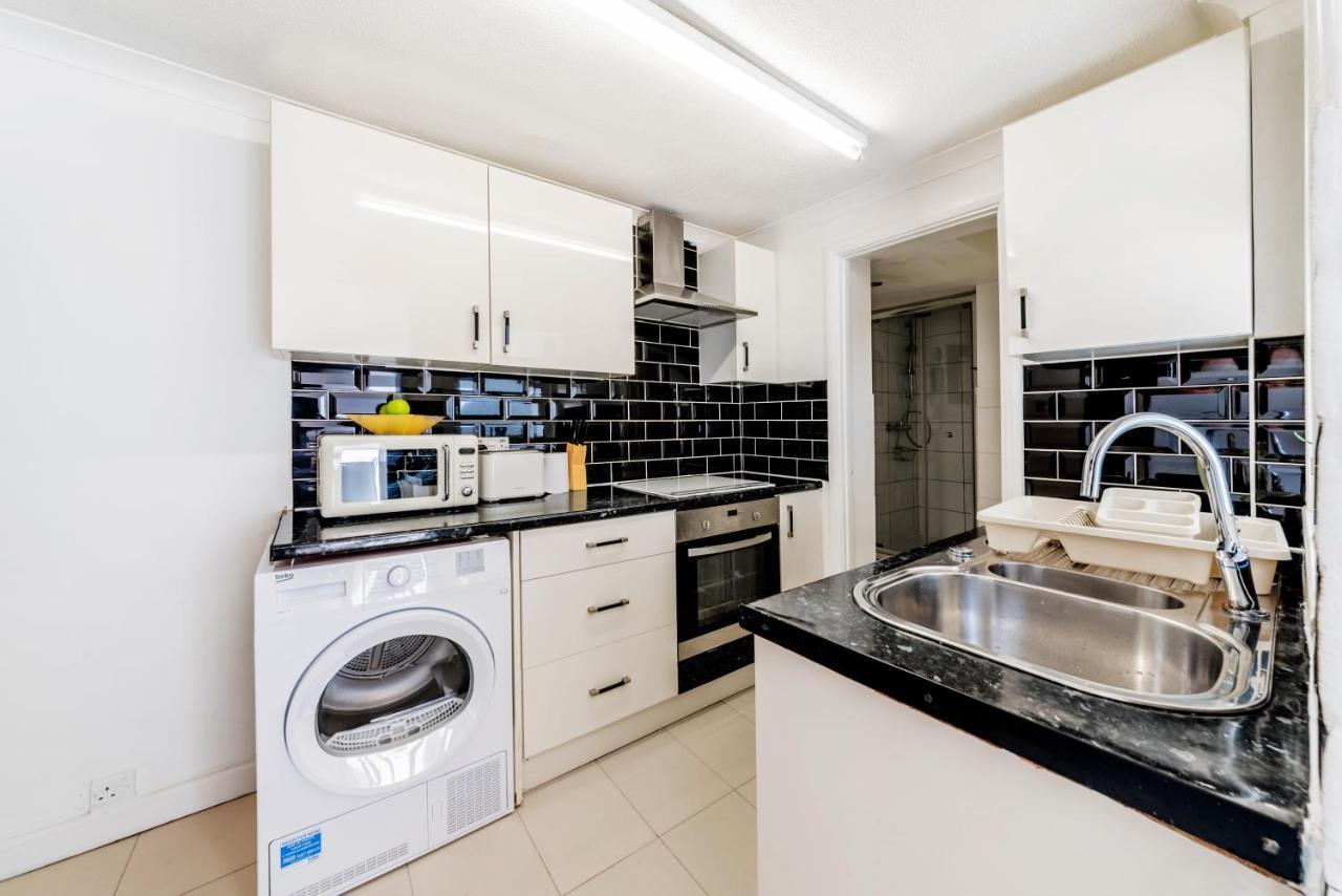 Appartement Stylish 3-Bed Terraced House With Wi-Fi à Chatham  Extérieur photo