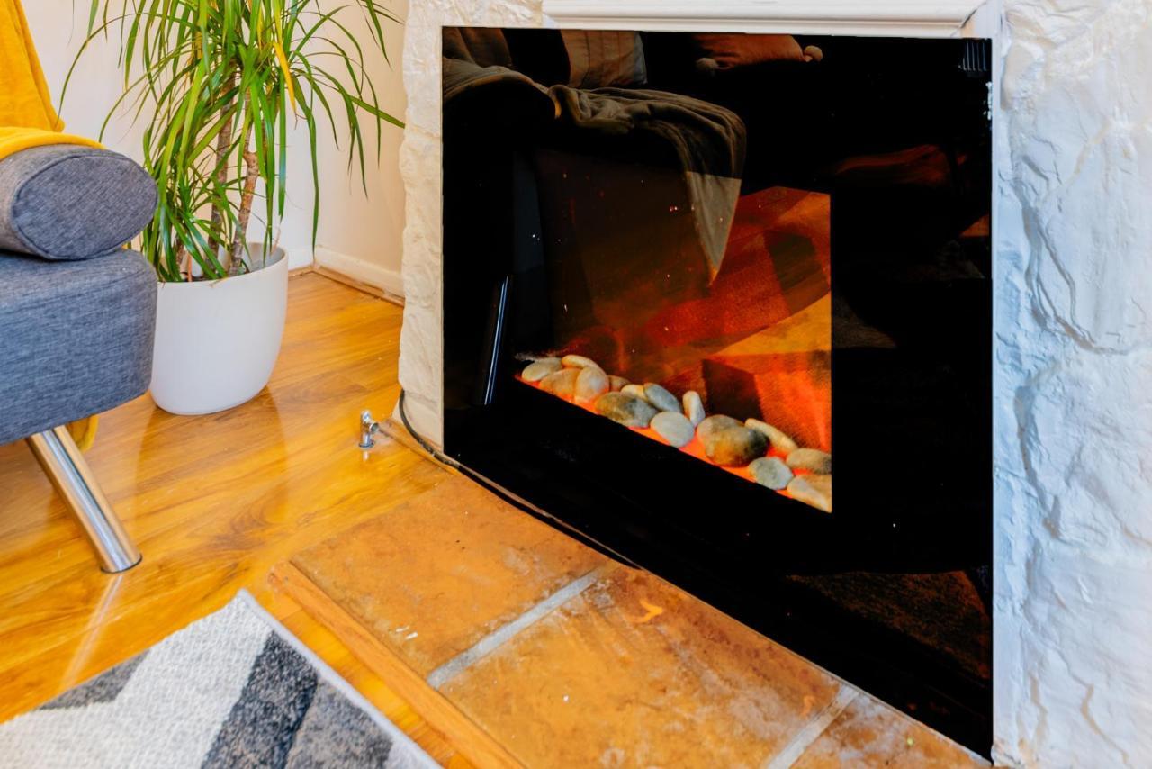 Appartement Stylish 3-Bed Terraced House With Wi-Fi à Chatham  Extérieur photo